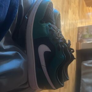 2022 Air Jordan 1 Low SE `Chirstmas’